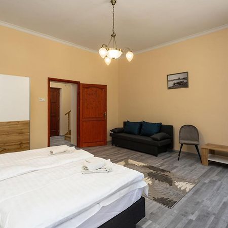 Illes Hotel Szeged Exteriör bild