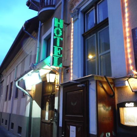 Illes Hotel Szeged Exteriör bild