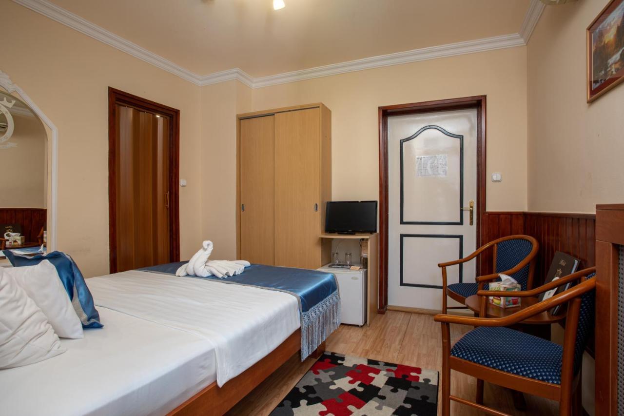 Illes Hotel Szeged Exteriör bild