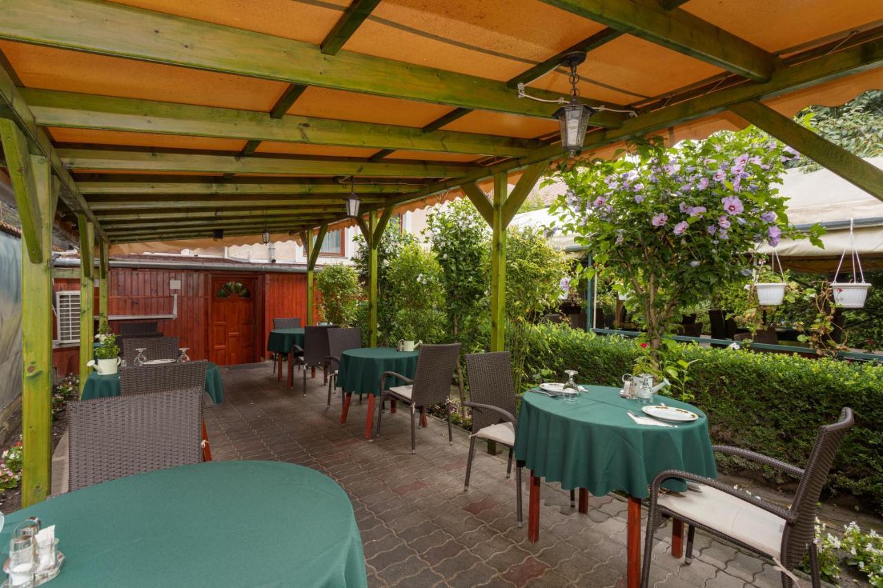 Illes Hotel Szeged Exteriör bild