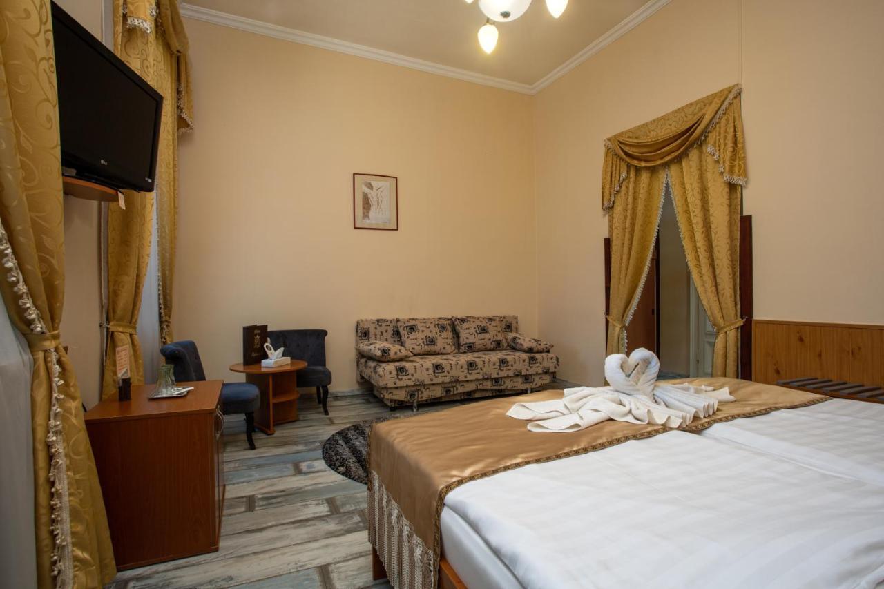 Illes Hotel Szeged Exteriör bild