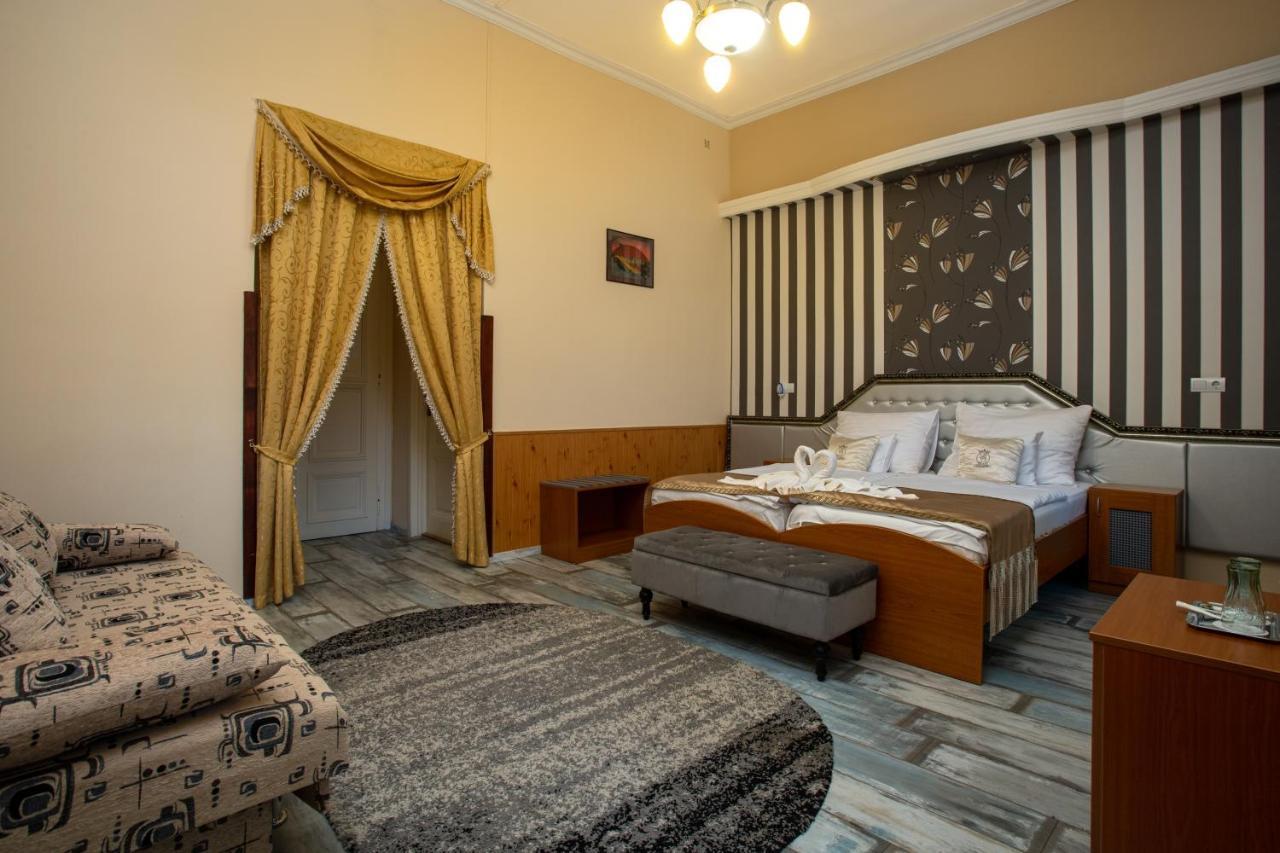 Illes Hotel Szeged Exteriör bild