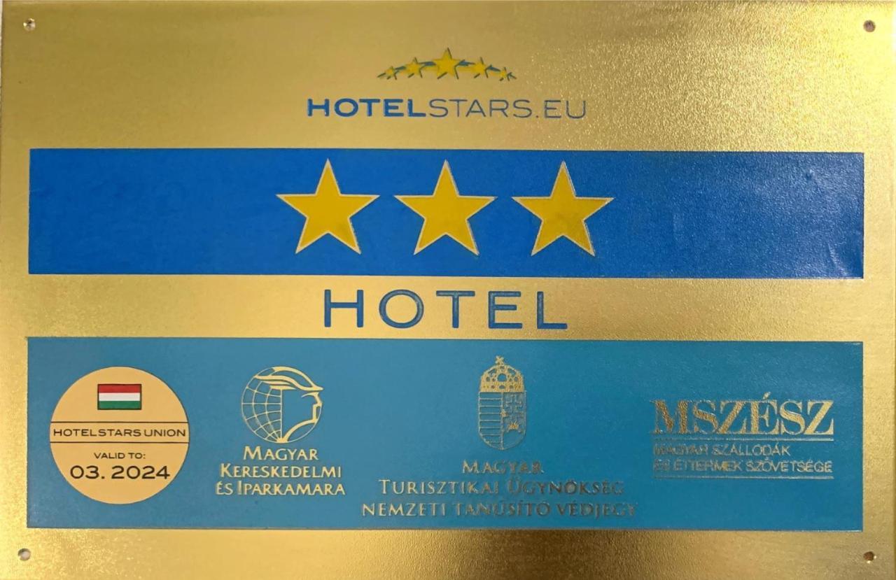 Illes Hotel Szeged Exteriör bild
