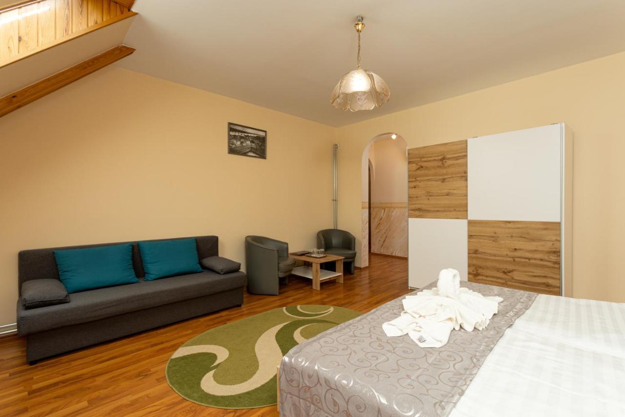 Illes Hotel Szeged Exteriör bild