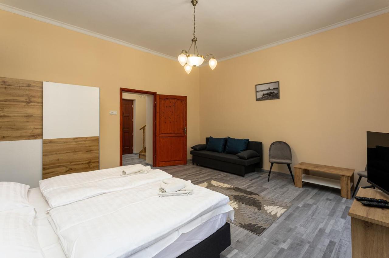 Illes Hotel Szeged Exteriör bild